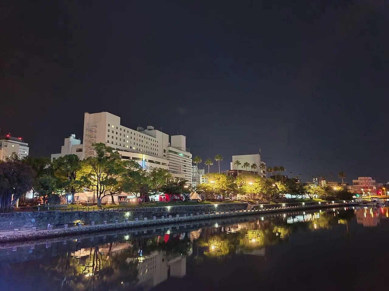 普段の藍場浜公園（夜）。以前に撮影した写真。