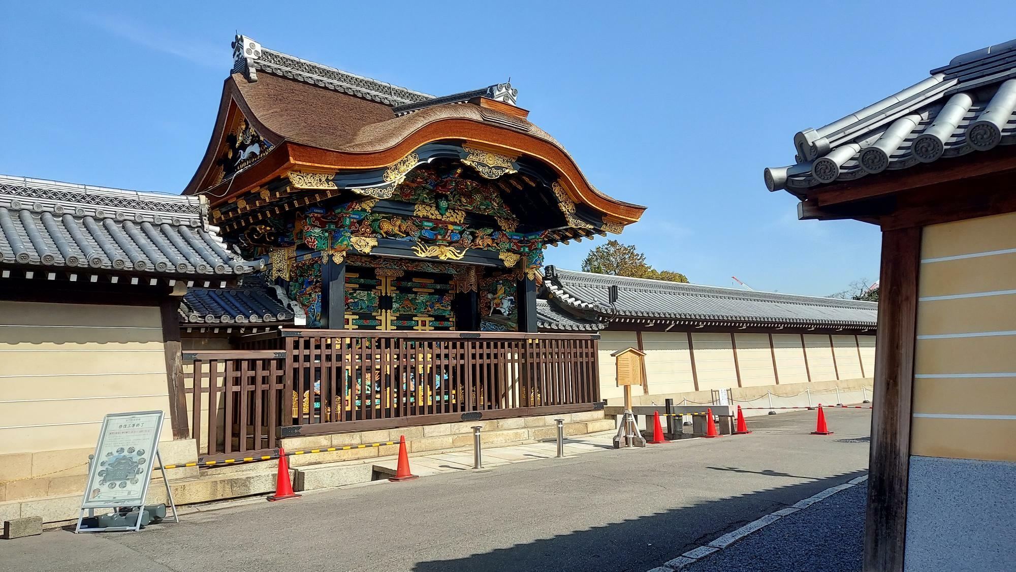 西本願寺にある唐門