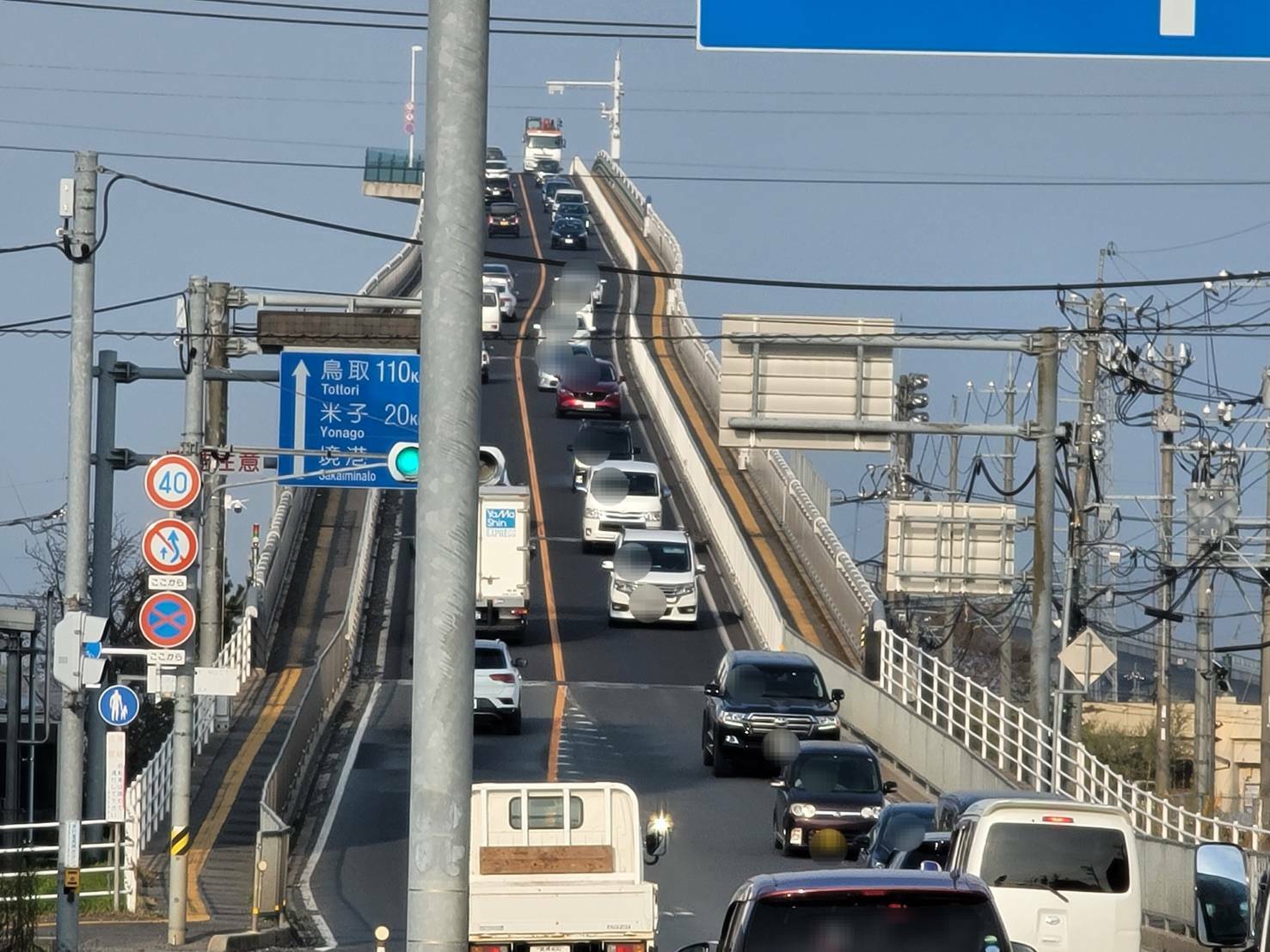 江島大橋を正面から撮影した写真