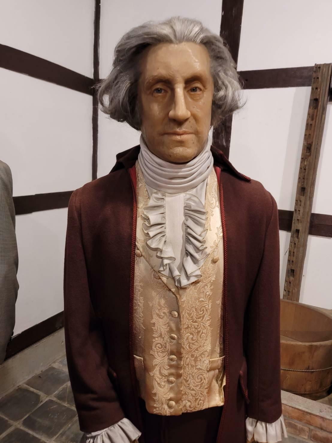 「福山自動車時計博物館」に展示されている元アメリカ大統領「ワシントン」の蝋人形