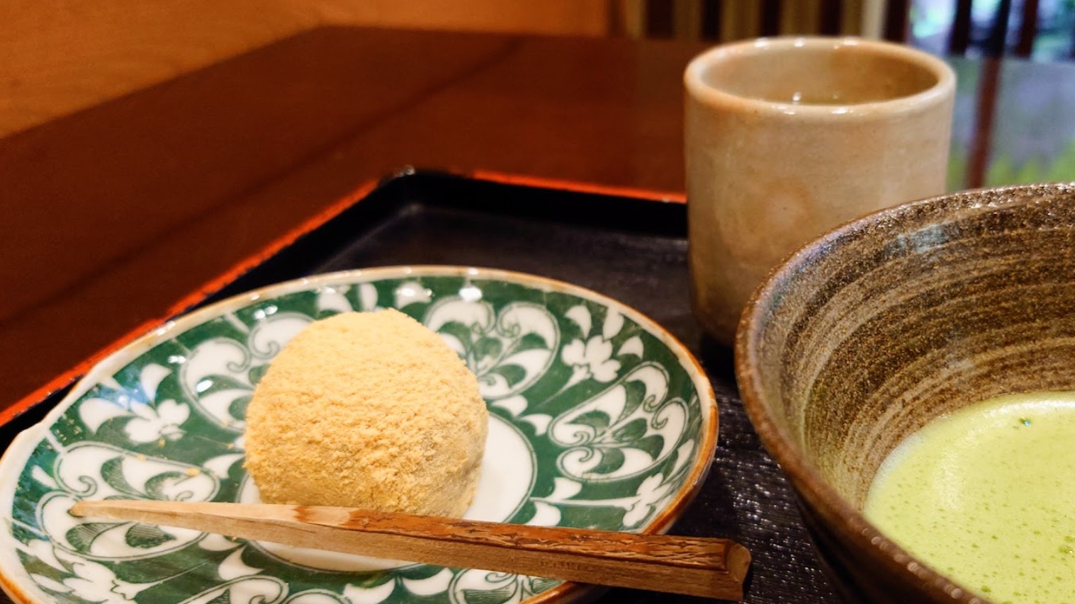 名古屋の和菓子】紫幹翠葉。「蕨餅と抹茶」を、坪庭の四季と共に