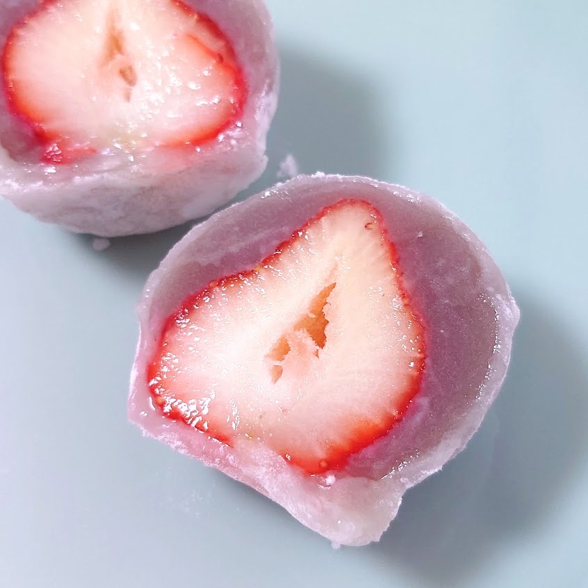 夏こそ美味しい苺の夏瑞。鈴懸さんの「なつみずきの苺大福」で 夏こそ美味しい苺の夏瑞。鈴懸さんの「なつみずきの苺大福」で
