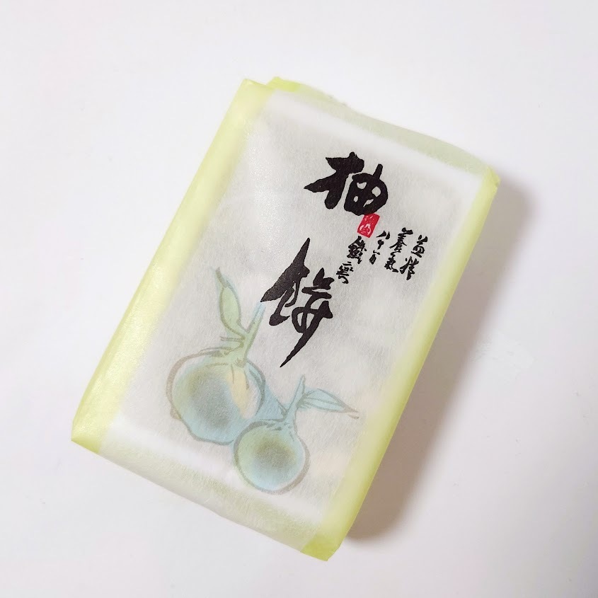 柚餅を愛した文人画家・富岡鉄斎作が贈った書画の面持ちを取り入れた包装