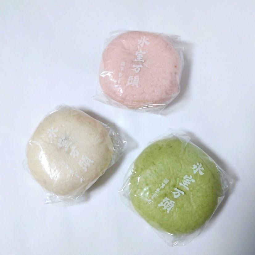 清香室町さんの氷室饅頭はややアースカラー調の温かな三色
