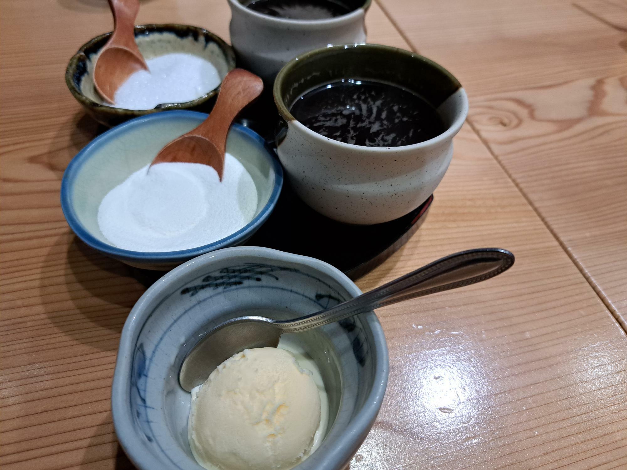 山咲きのコーヒーとバニラアイス