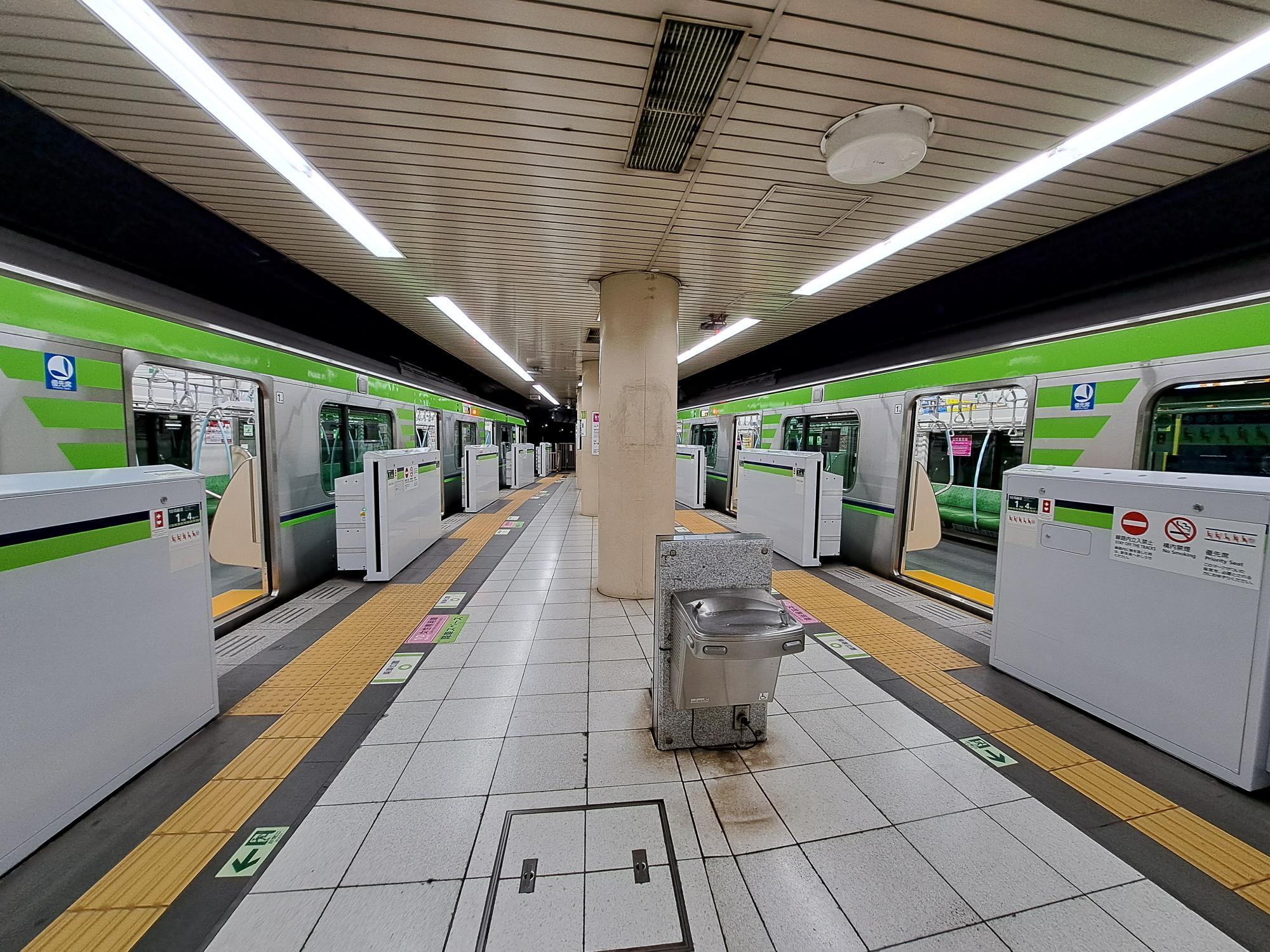 都営新宿線本八幡駅