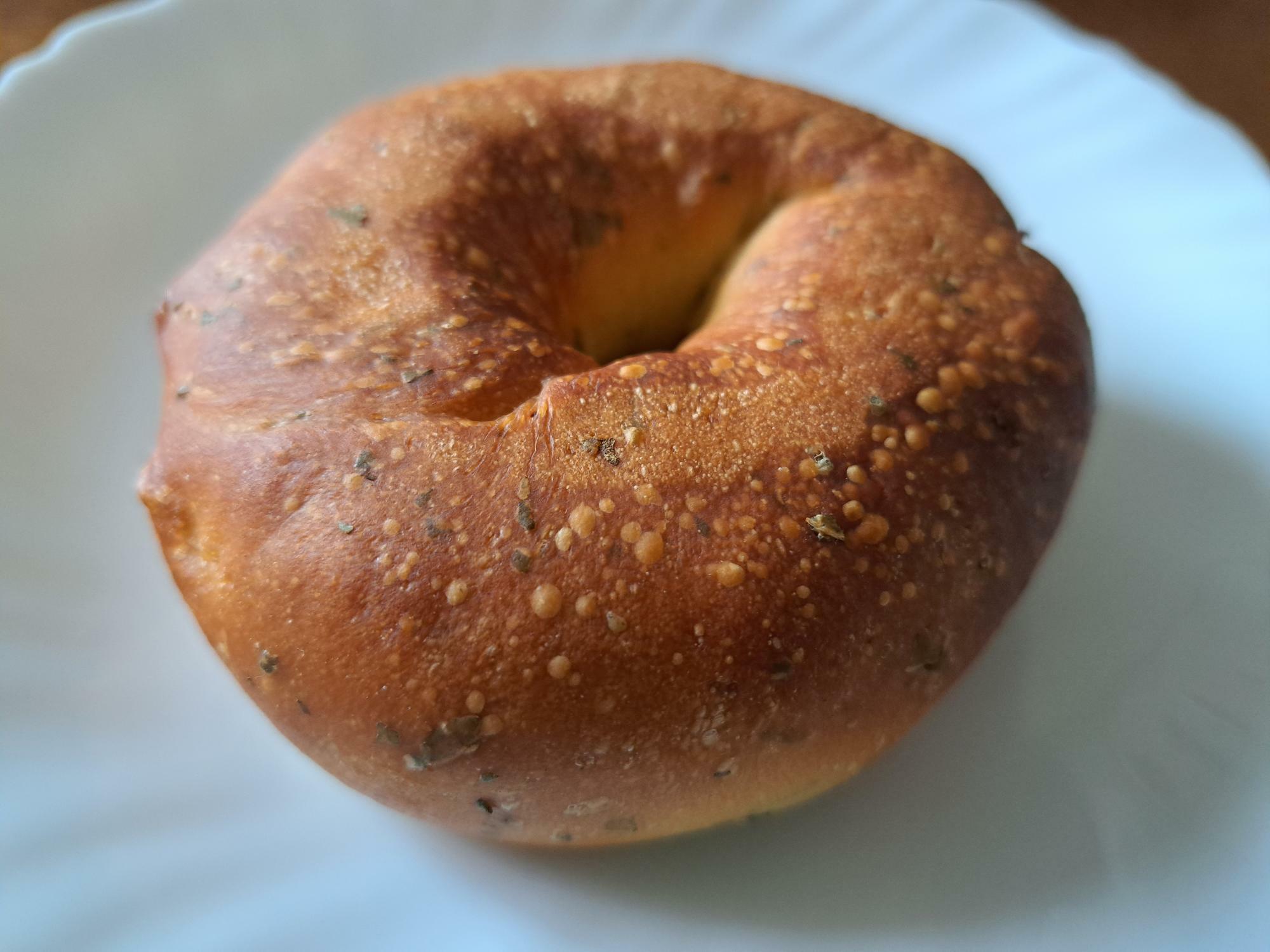 BAGEL._.O（ベーグルオー）のバジルチーズ