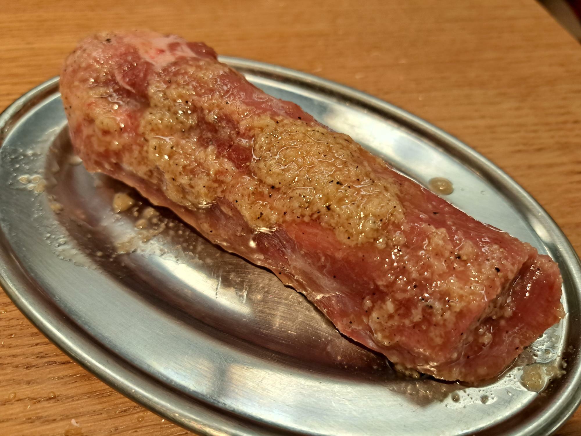 「焼肉ホルモン黒澤」の豚の一本タン