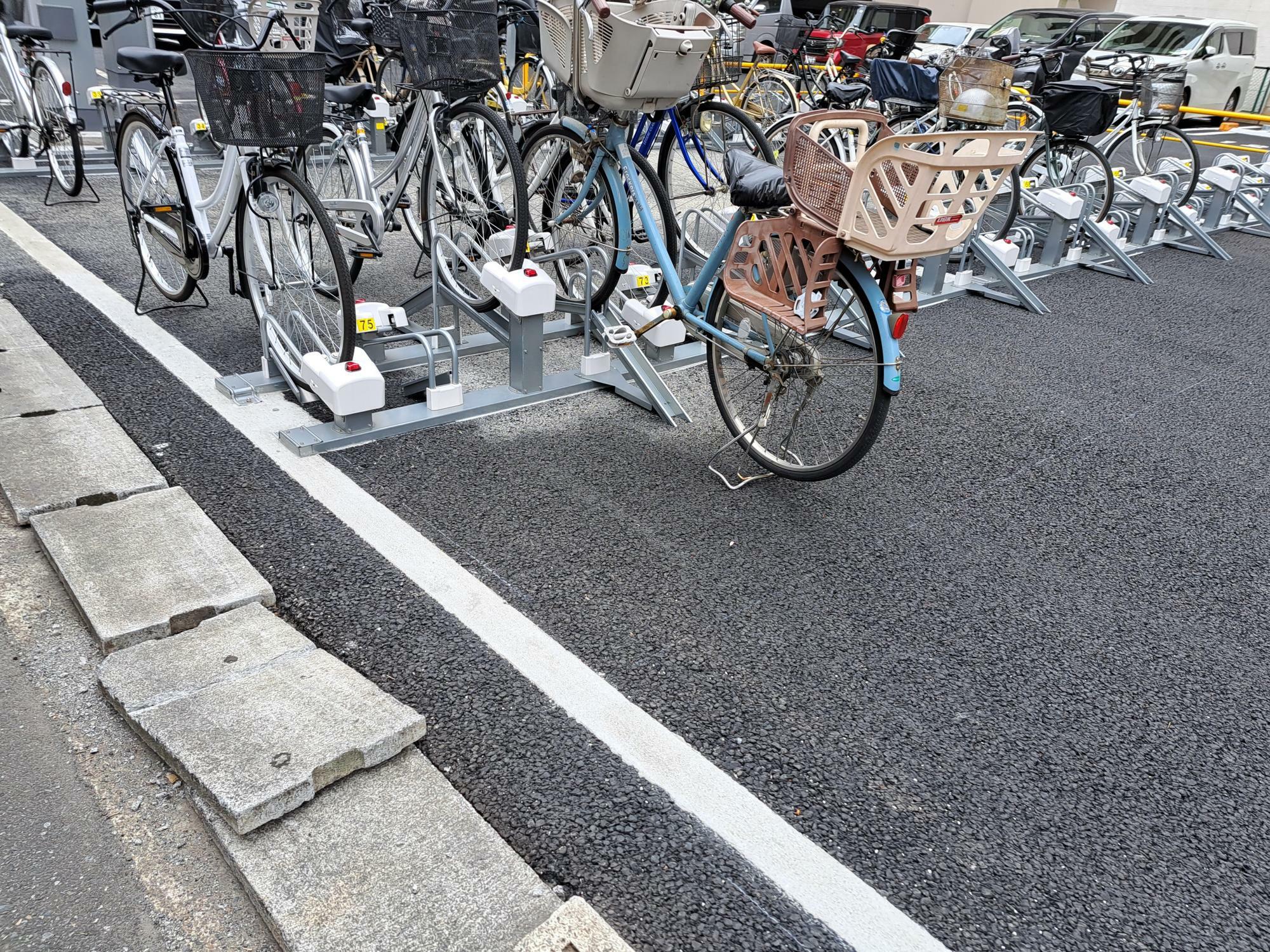 チャイルドシート付自転車でも駐輪がラクラク。