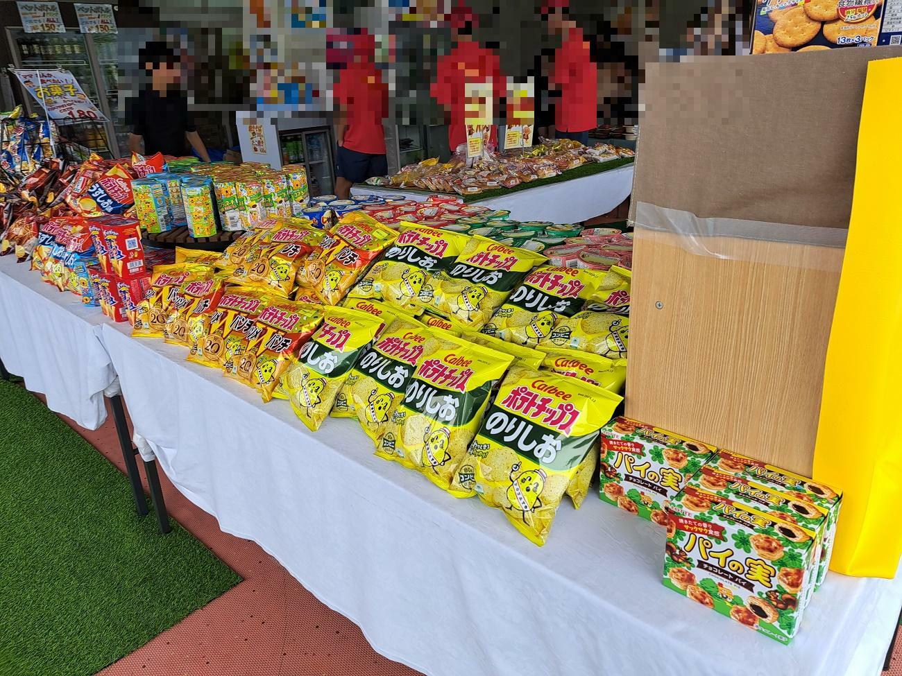 スナック類も充実。プールサイドで食べるお菓子って美味しいですよね。