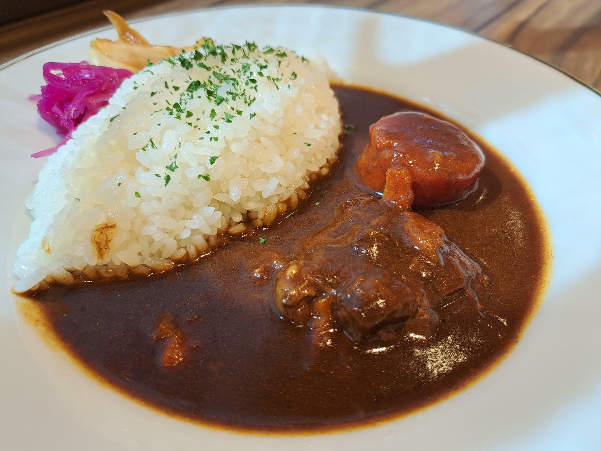 「TRAD（トラッド）」の欧風カレー。