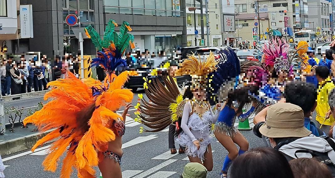 市川まつりのサンバのパレード。