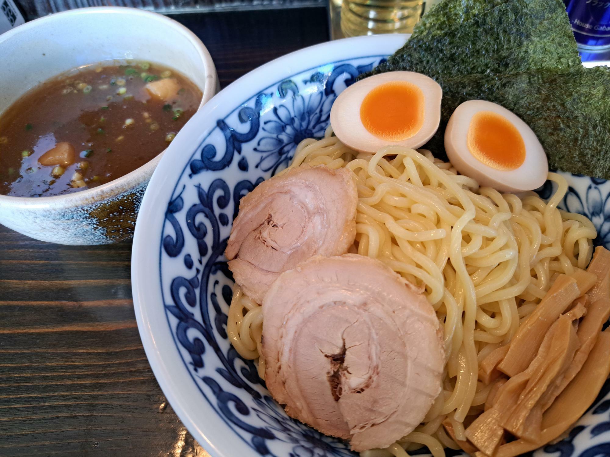 特製つけ麺は普通盛りでこのボリューム！