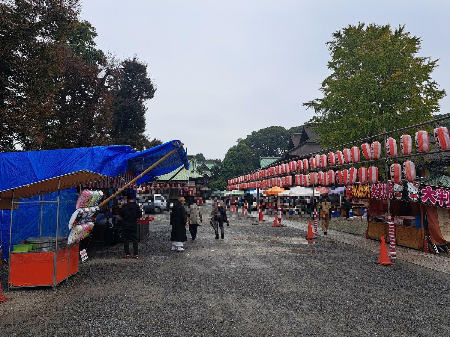 初日は酉の市も同時開催でした。