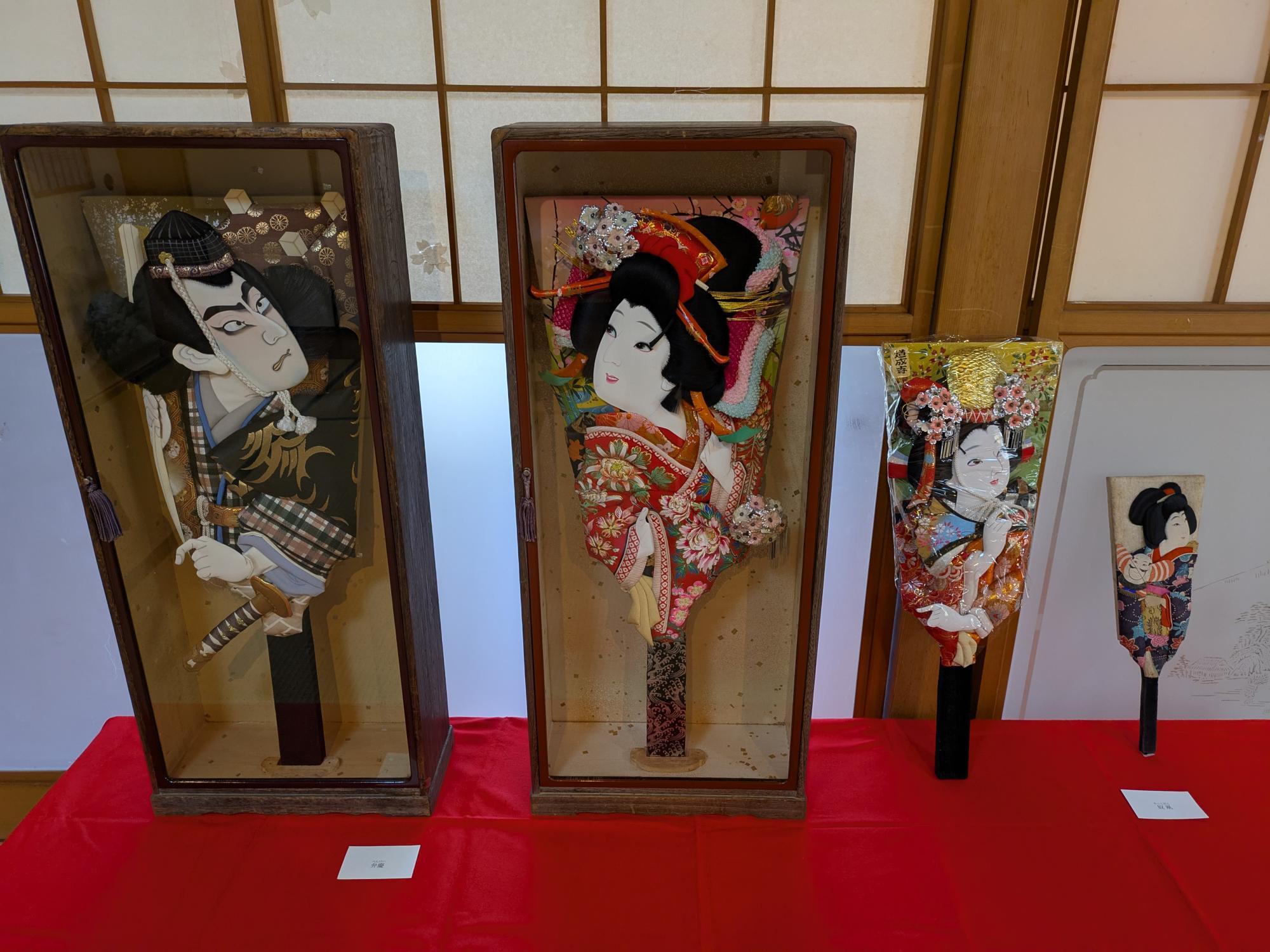 会場には押絵羽子板がきれいに展示されていました。