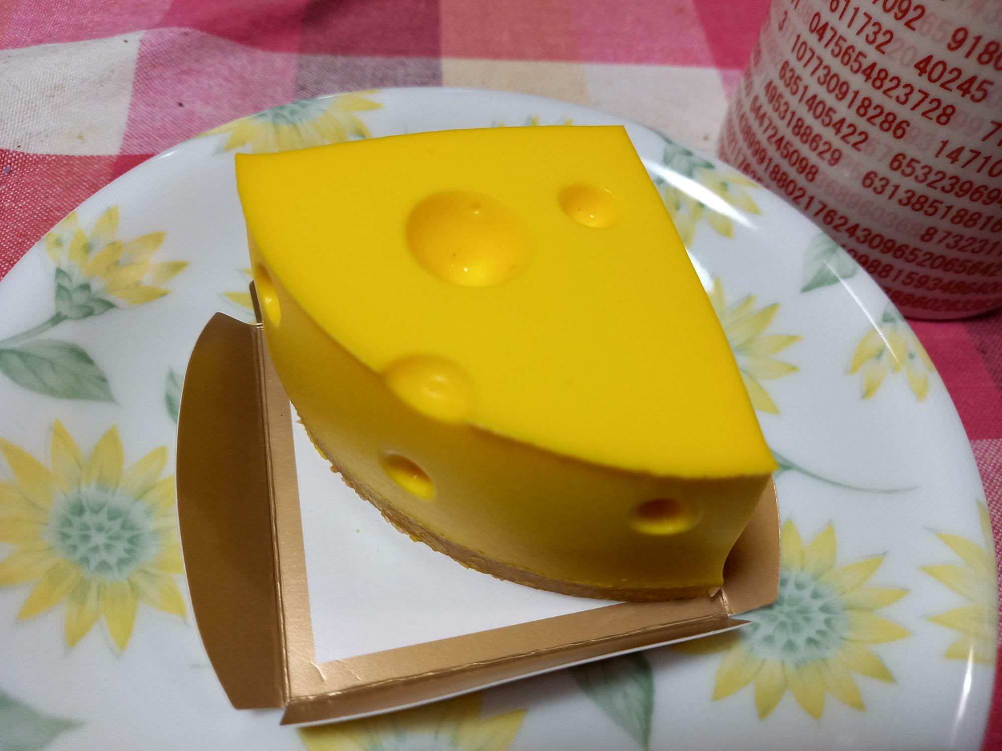 「サプライズチーズケーキ」(カットチーズケーキ　800円)