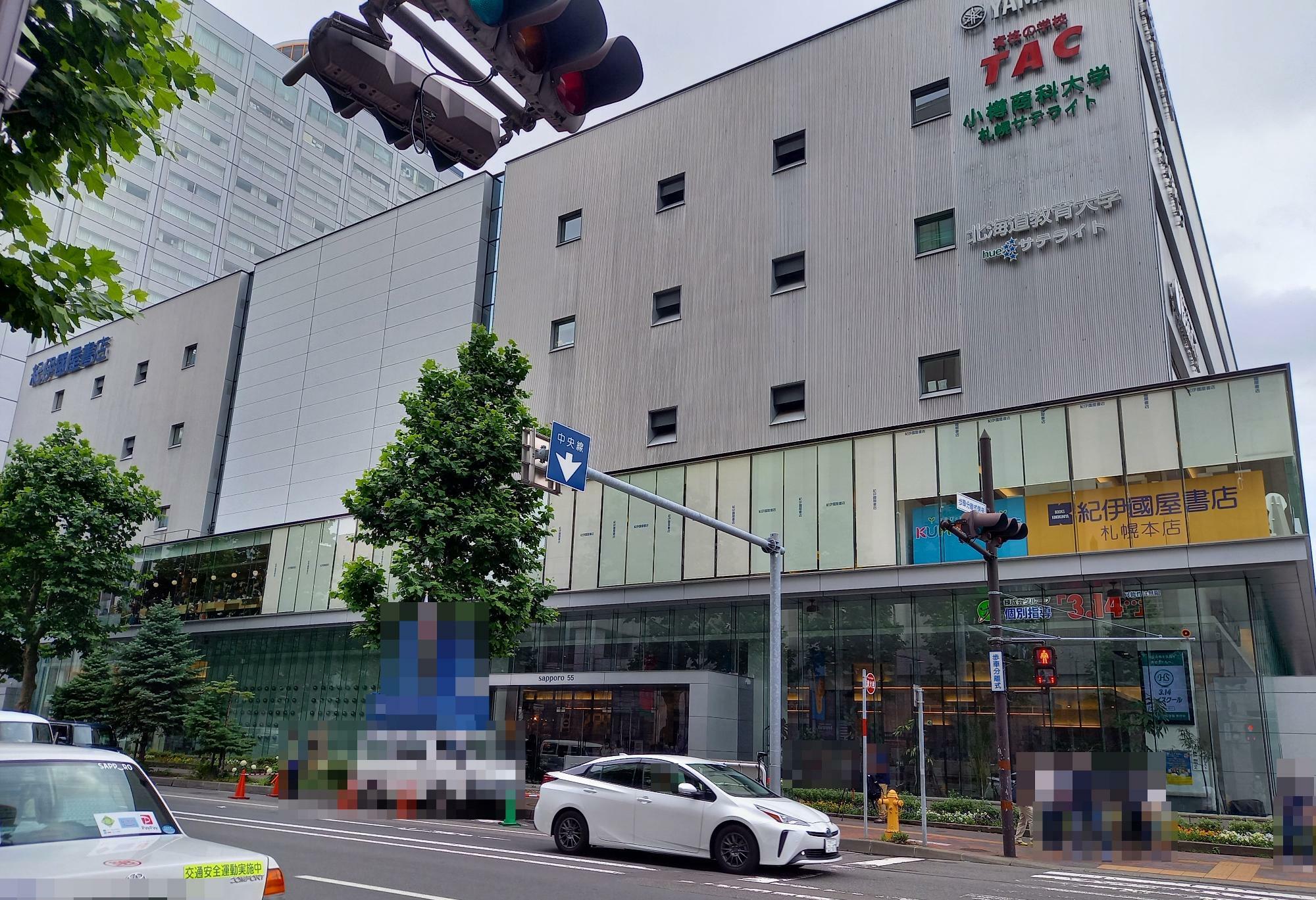 JR札幌駅から、大丸を通り抜けて紀伊国屋書店 札幌本店に向かう道は、多くの方が利用しているルートかと思います。
