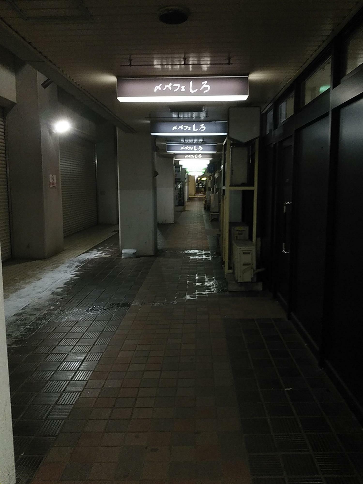 JR新札幌駅の高架下は、新札幌名店街1号館から3号館まで連なっています