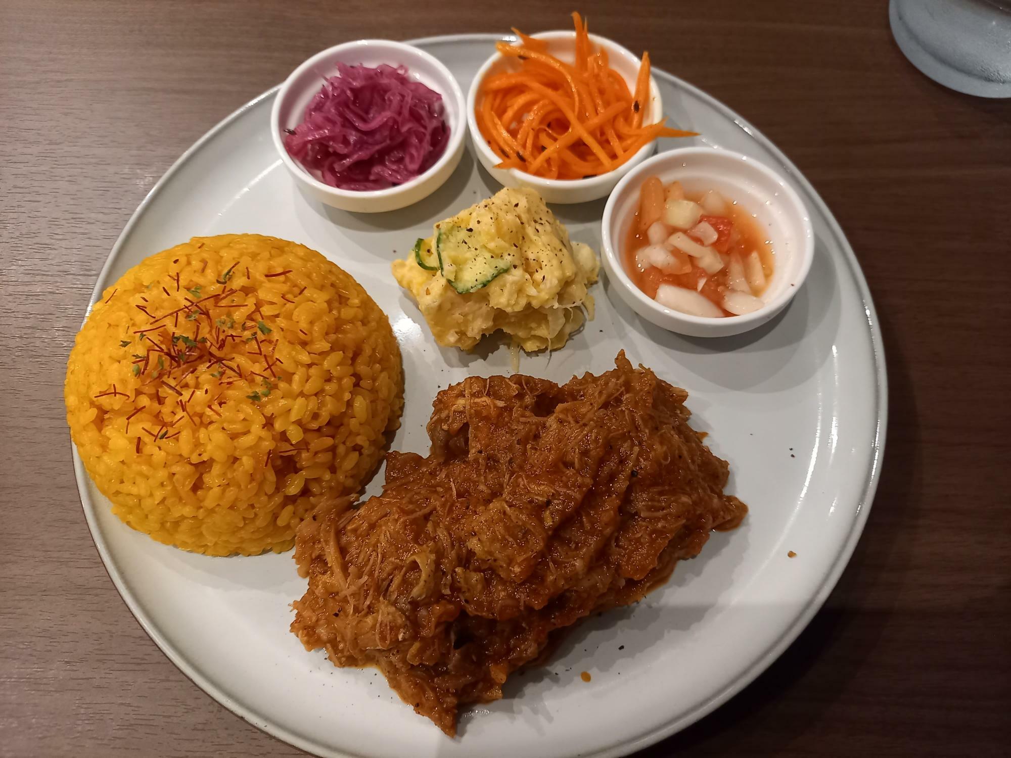 無水鴨肉カレー1850円(たまたまクーポンで1500円で食べました)