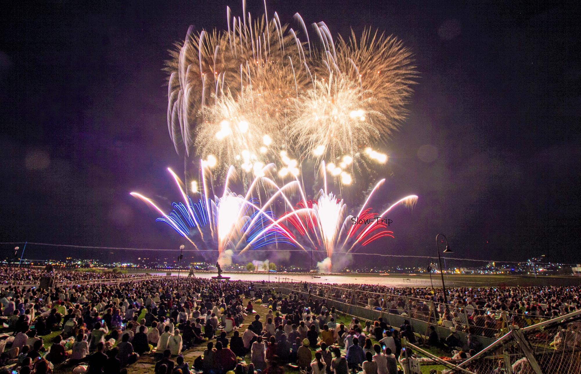 全国屈指の人気「諏訪湖祭湖上花火大会」が4年ぶりに開催!有料観覧席