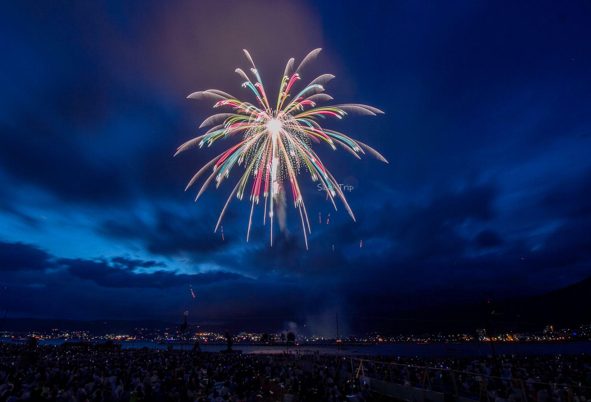 全国屈指の人気「諏訪湖祭湖上花火大会」が4年ぶりに開催！有料観覧席