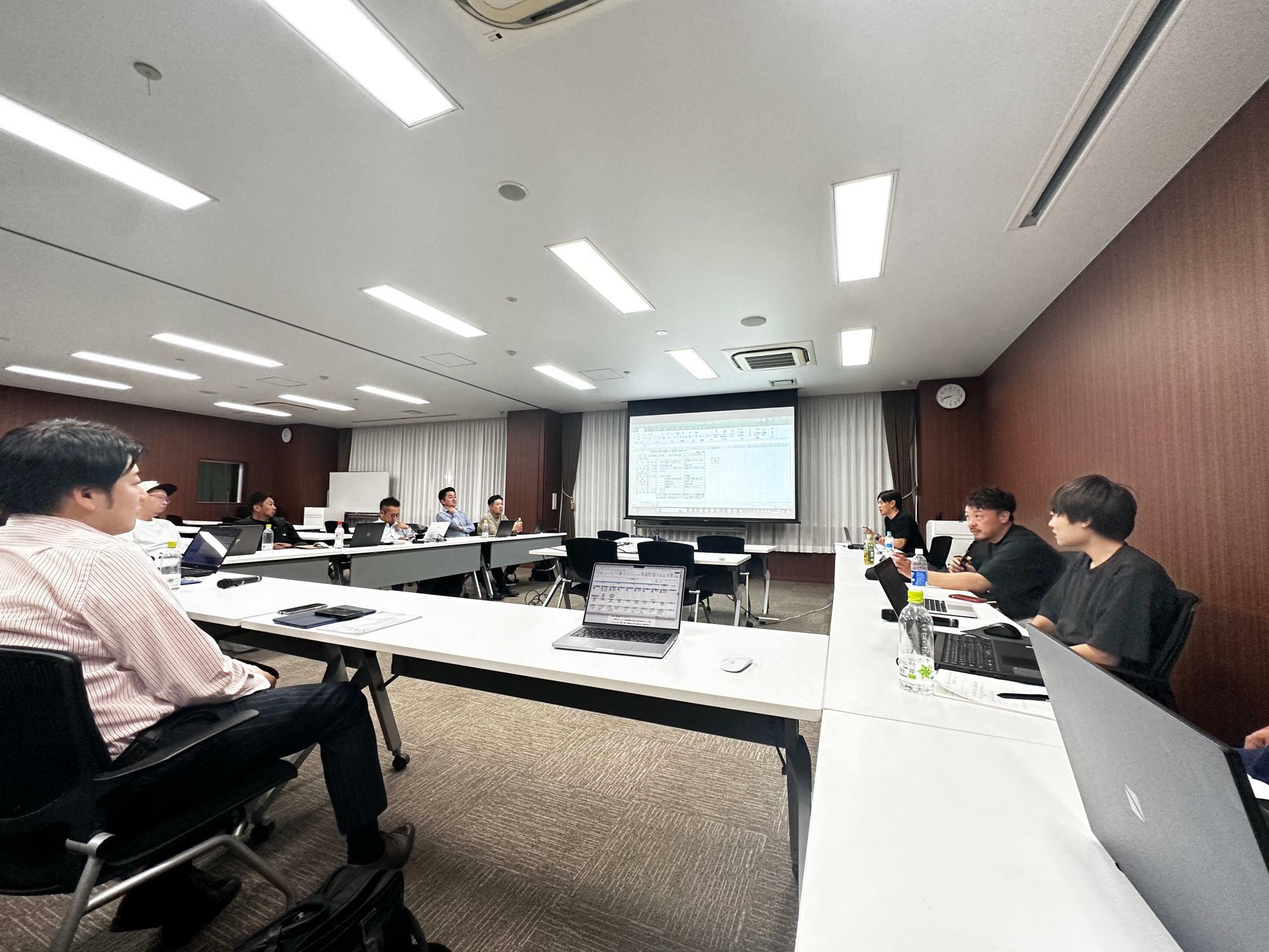 実行委員会の会議風景（画像提供：にし阿波の花火実行委員会）