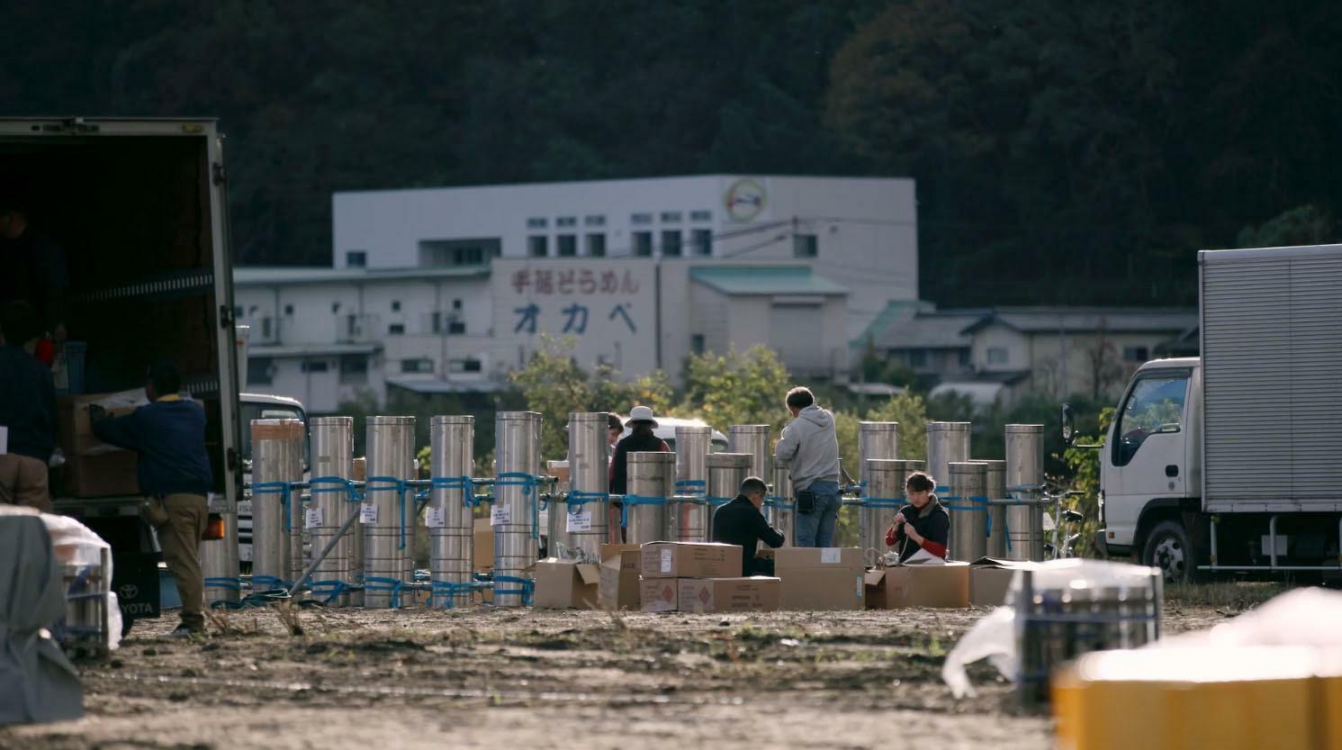 花火打上現場の準備風景（画像提供：にし阿波の花火実行委員会）