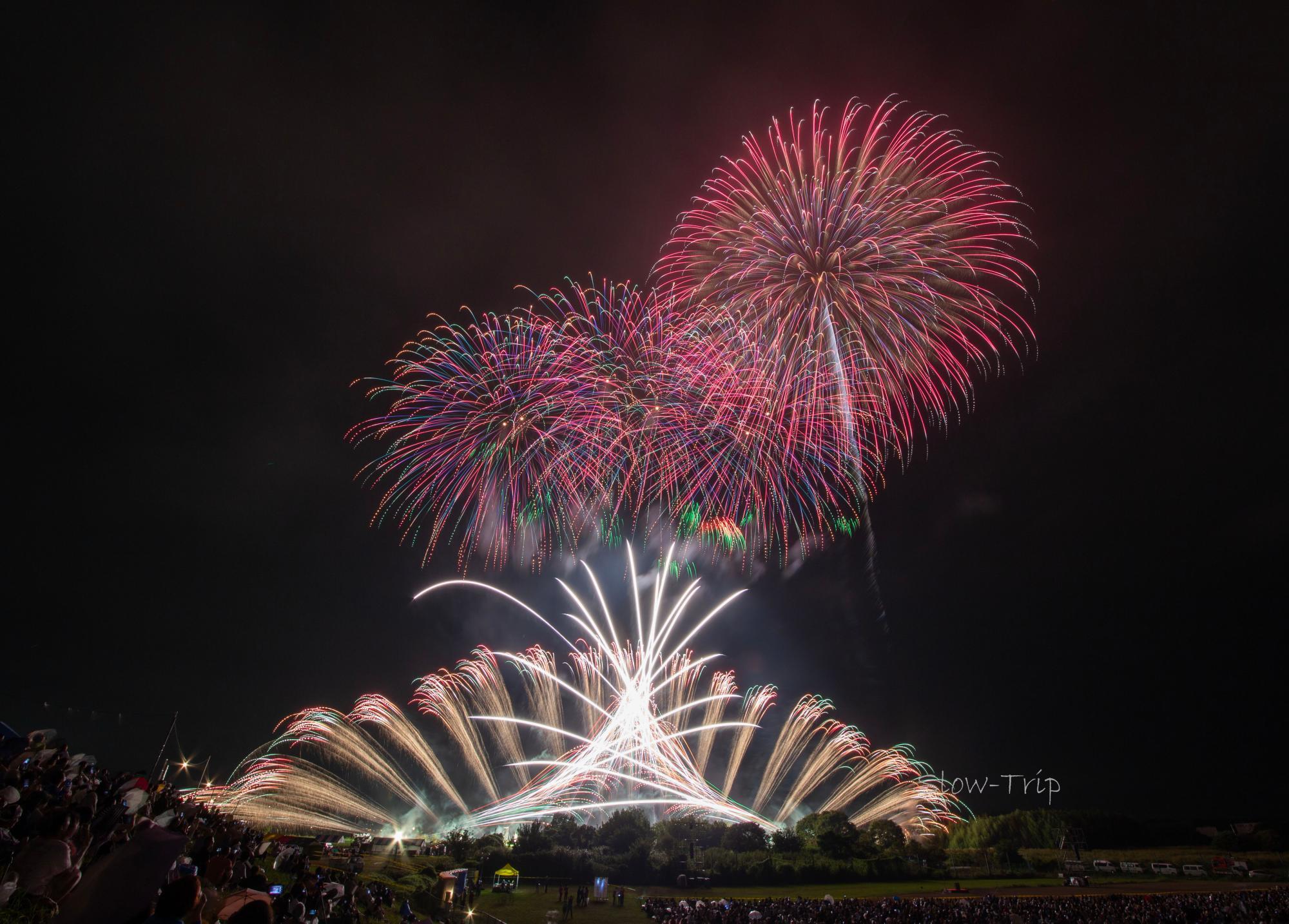 2024年「常総きぬ川花火大会」での山﨑煙火製造所の打ち上げ