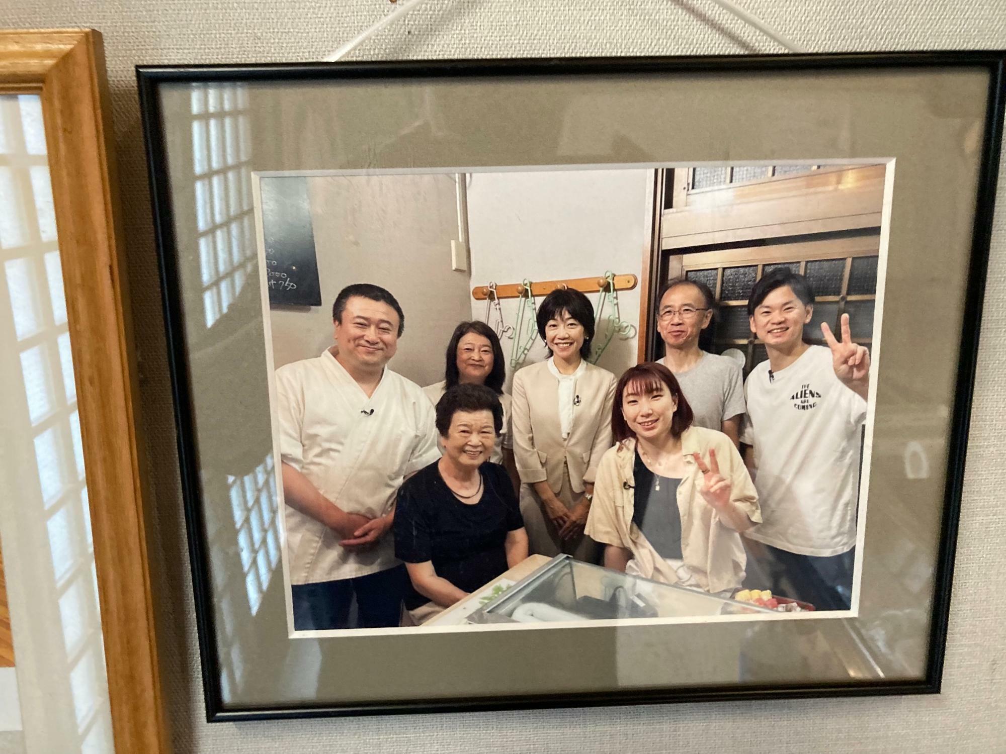 「ワタガシペア」の相方である東野有紗さんも交えた家族写真も。