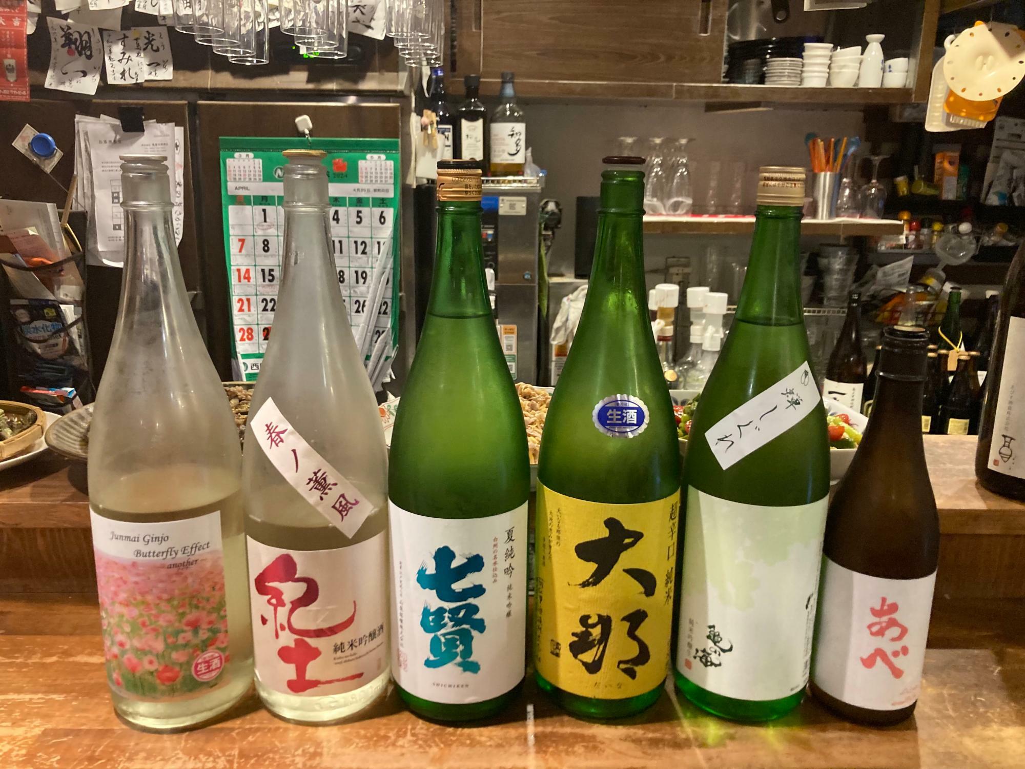 日本酒も季節ごとの名酒を取り揃えている。仕入れ先は多摩市にある地酒の名門「小山商店」からと聞いて、ますます溜飲が下がる。
