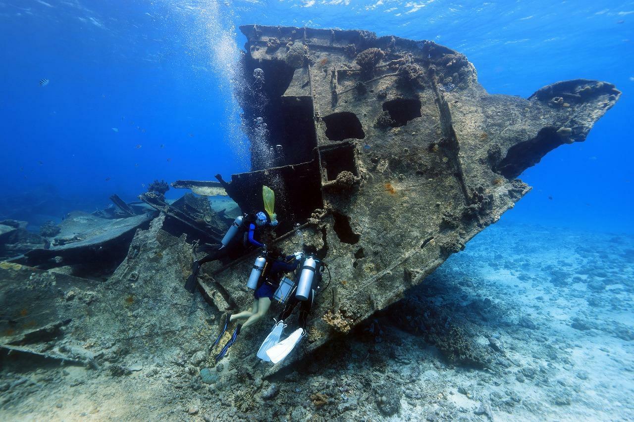 サイパンで太平洋戦争に関連する日本の沈没船を調査・保護するダイバー（今回のプロジェクトにおいて応募者が潜る予定はありません。）