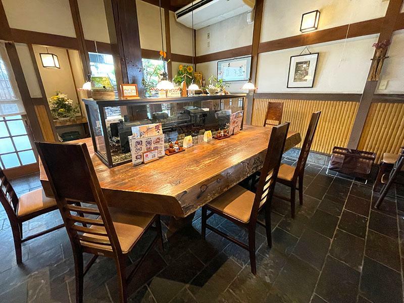 岡田屋の店内