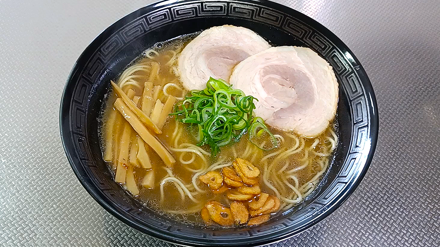 豚骨ラーメン MEGA豚 どトンコツラーメン 新発売 | エースコック株式会社のプレス