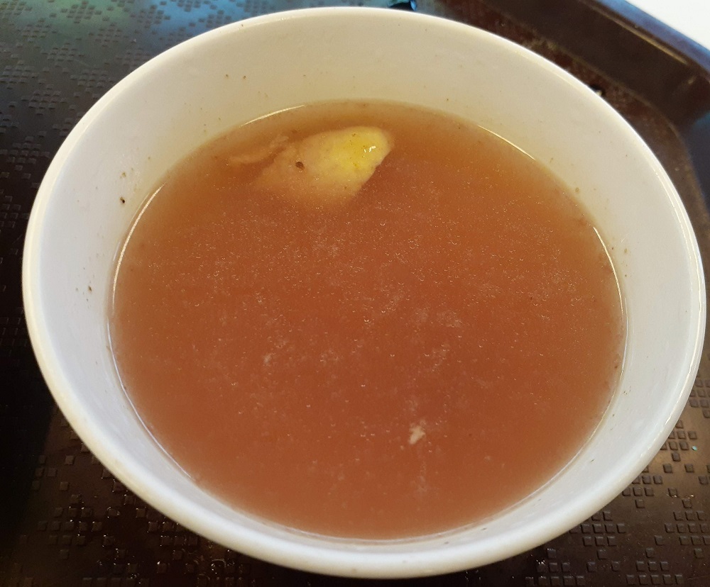有名カオマンガイ屋さんよりスープにコクがあってびっくり！