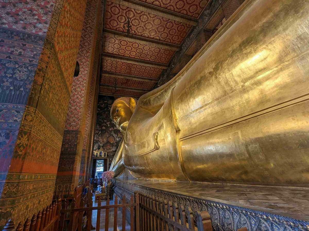 タイに行くなら絶対に見たい、バンコク「ワット・ポー」の巨大涅槃仏