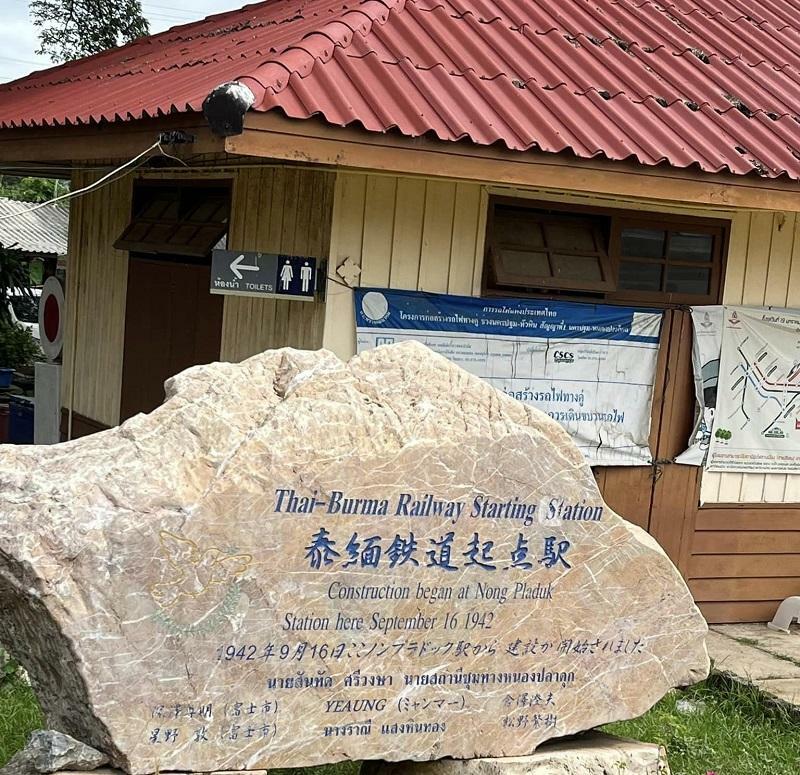 タイの田舎にポツンとの残る泰緬鉄道の起点駅