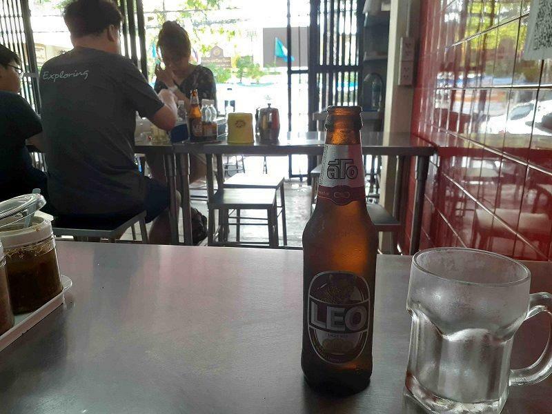 タイの食堂でビールを飲む時間が至福