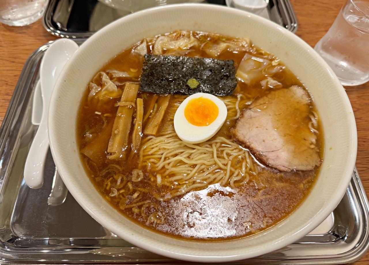 ワンタン麺 １２５０円（税込）