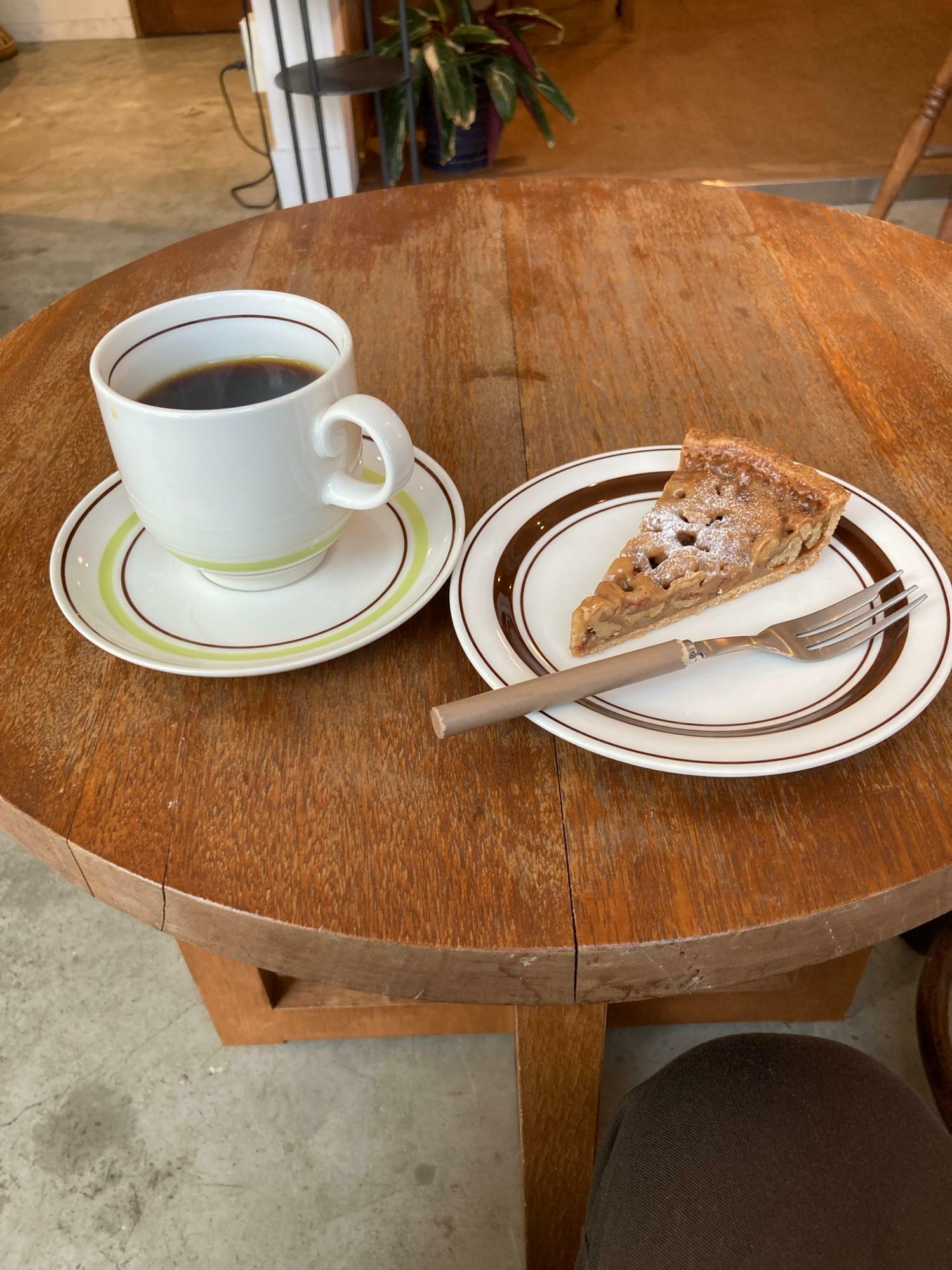 Small things coffeeでは石狩のSoup to Bread のタルトなどを用意