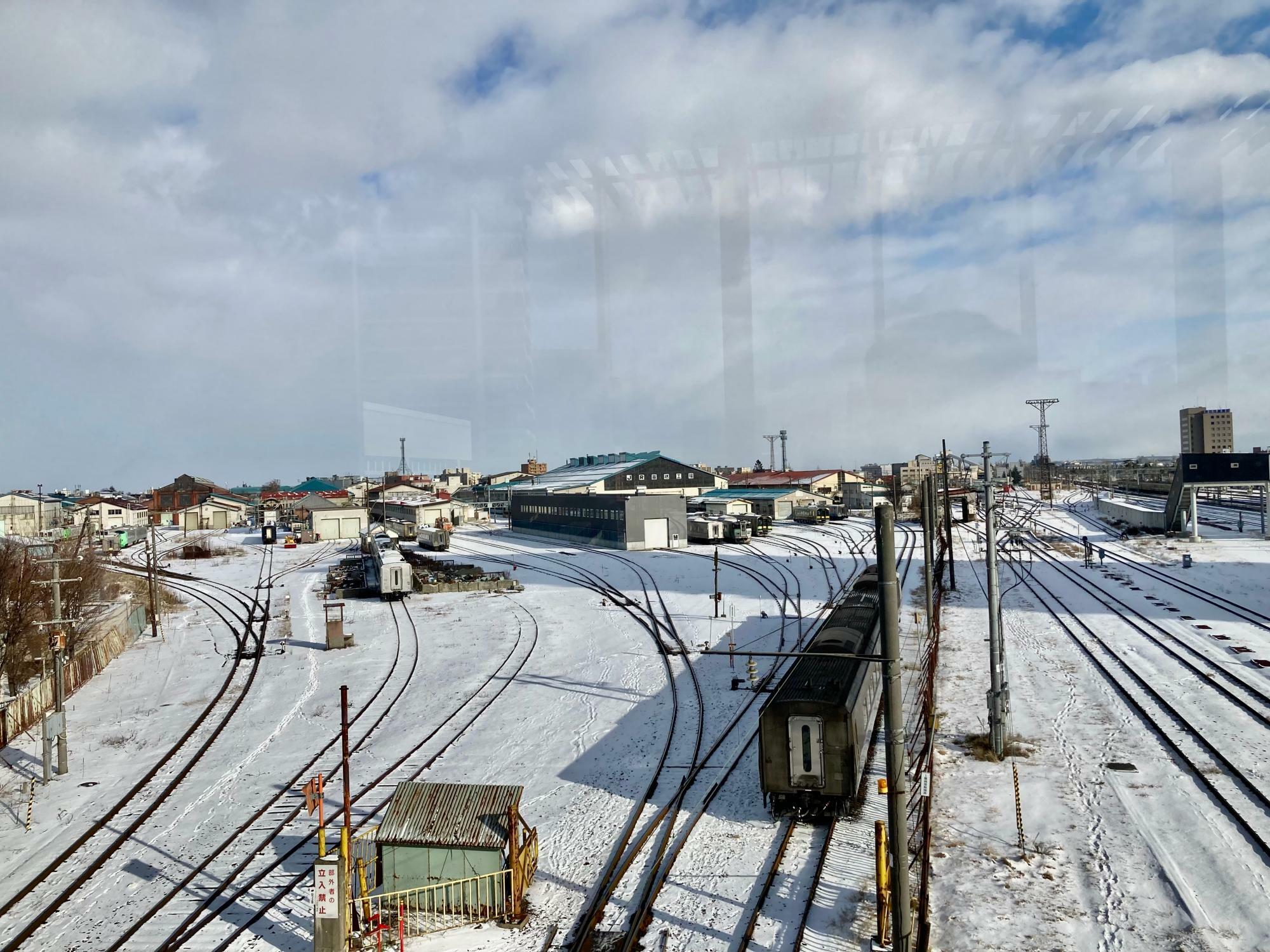 札幌市中央区&東区】まるで【苗穂駅裏展望台】みたいな中二階！ホーム