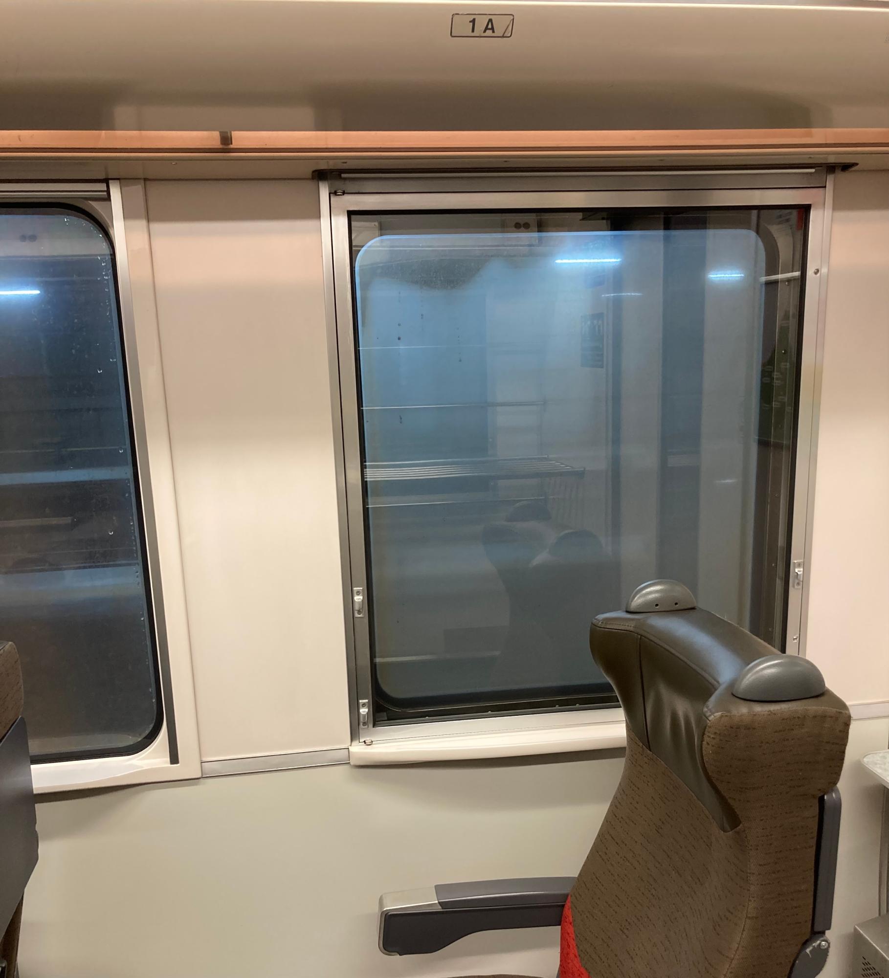 札幌市中央区&北区】札幌駅着エアポートのUシートにたった1人