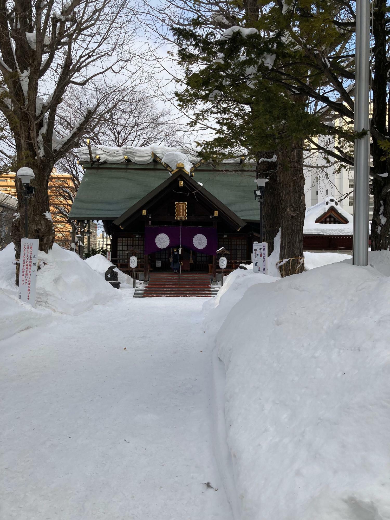 シンプルだけどとても素敵な神社　　2022/2撮影。