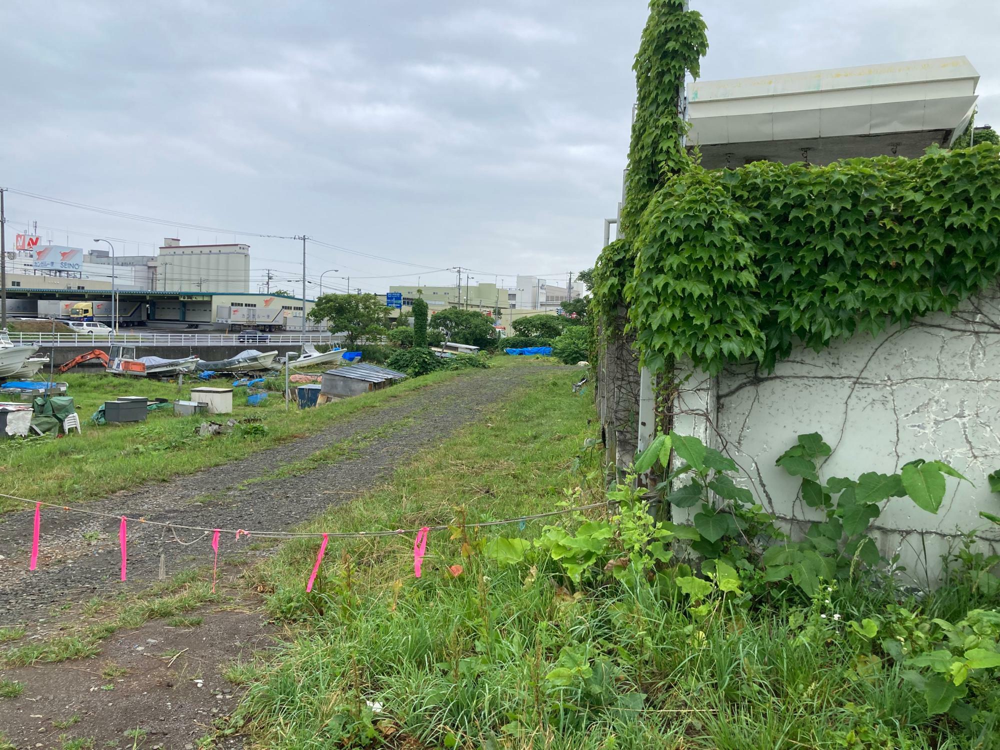 廃線跡の代表例、小樽の今はなき浜小樽駅につながっていた貨物支線。