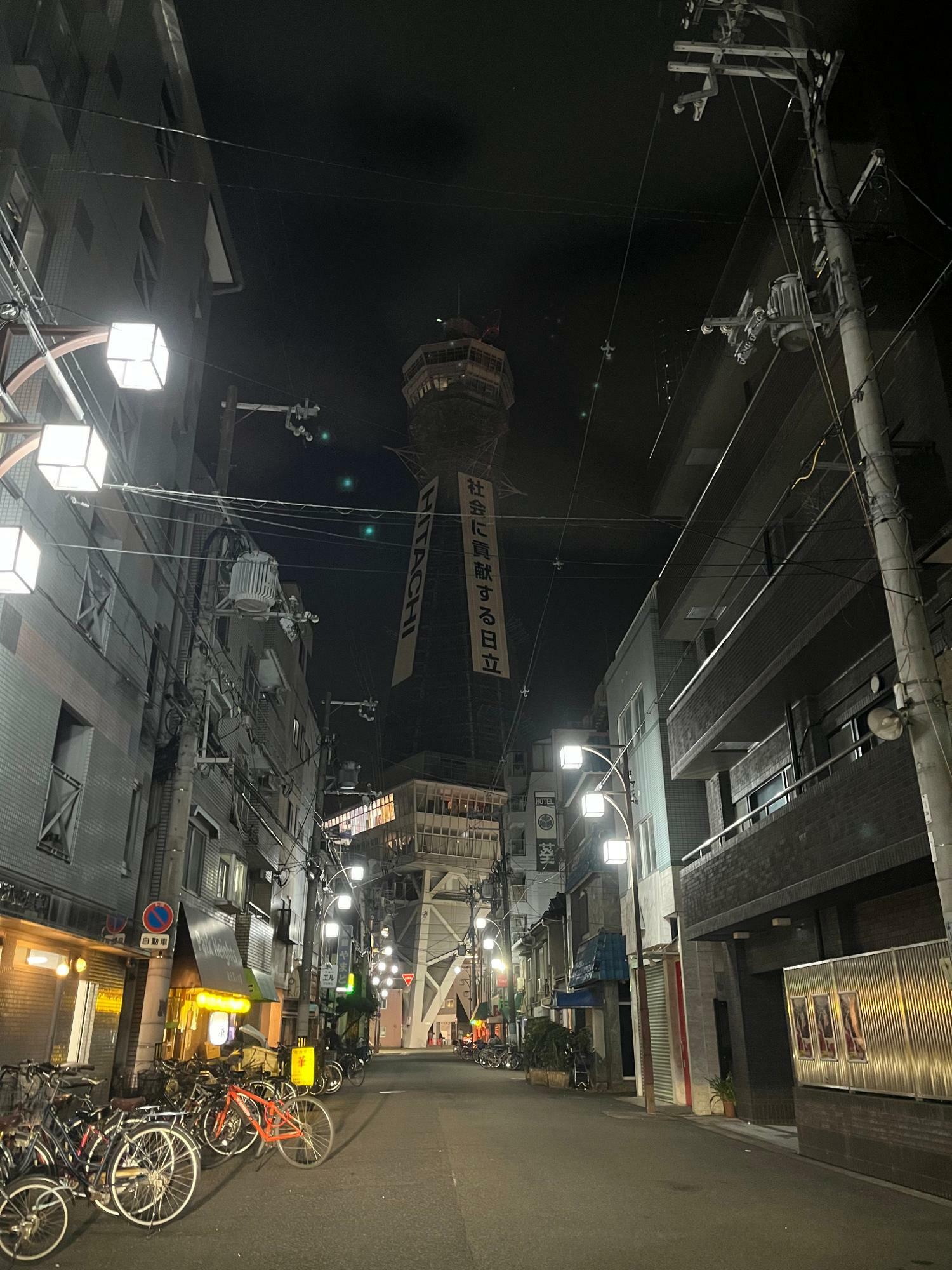 現在、通天閣は工事のため点灯していませんが、9月になったらすごい光で大阪を盛り上げてくれそうなので、私は楽しみです
