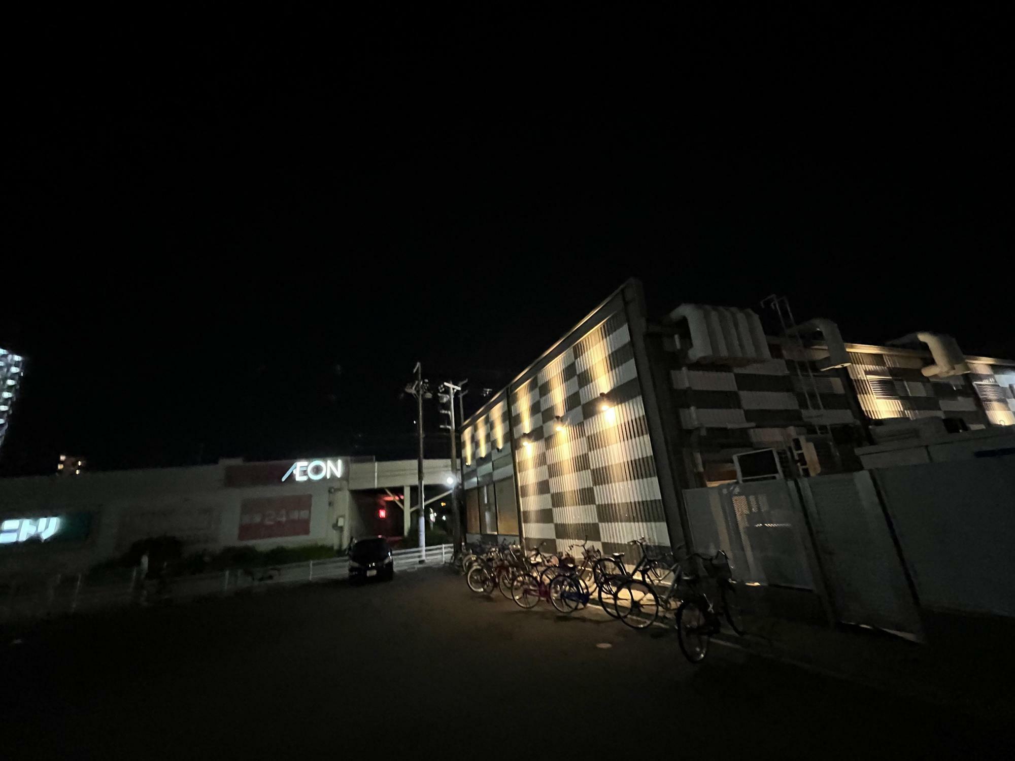 ワンカルビ平野駅北店に行った時に同店の駐車場からイオンタウン平野方面を撮影