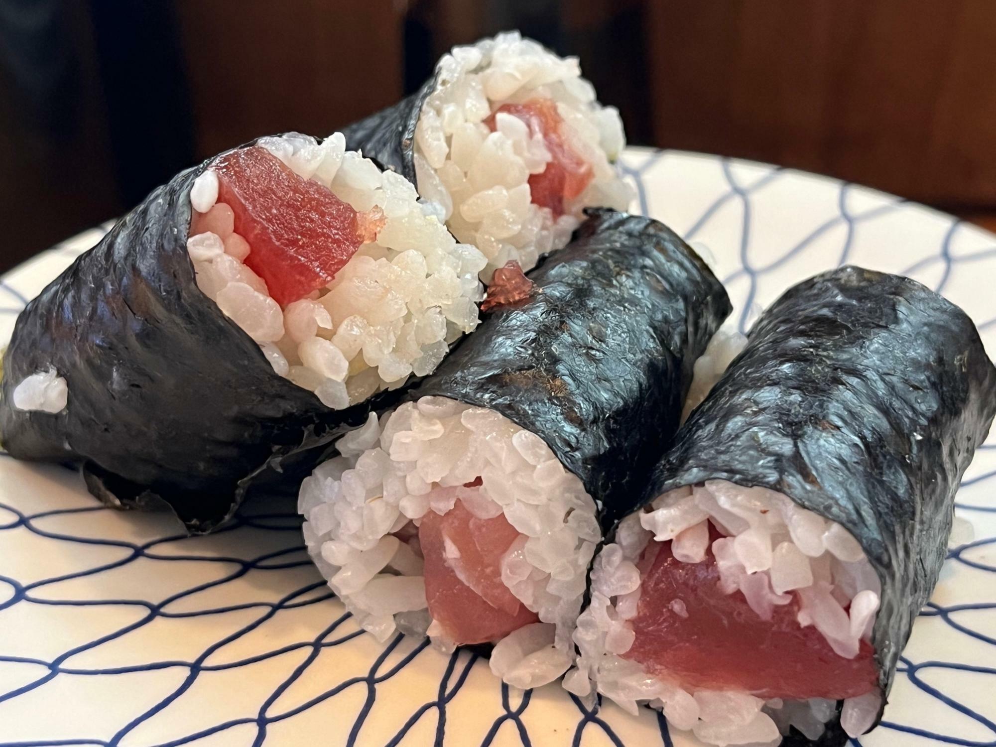 鉄火巻きもこれだけ大きくて150円。美味しいですよー