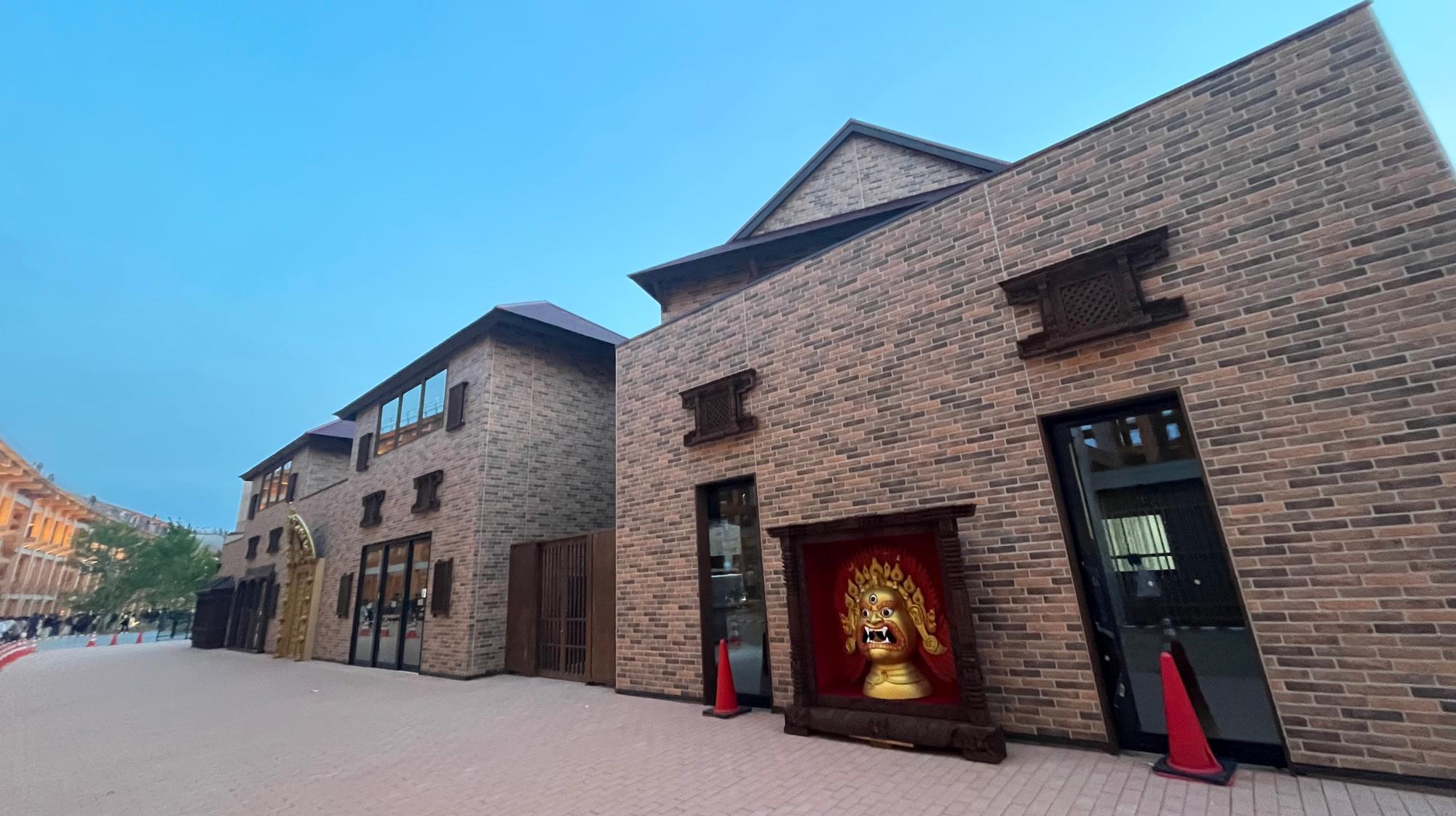 ネパール館　ネパールのオパール　関西万博 大阪市】大阪・関西万博の「ネパール館」は立派な外観「開館して