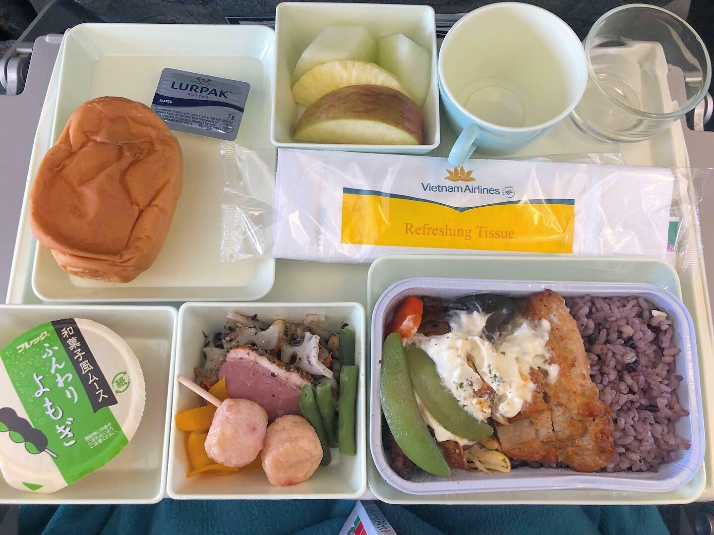 ベトナム航空の機内食、ごはんは美味しいのに。