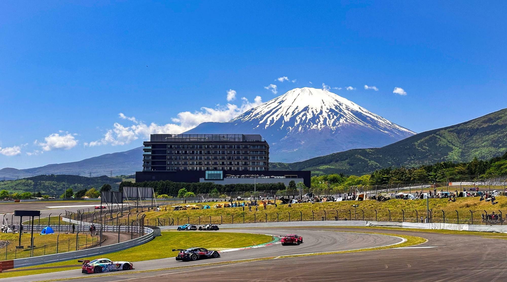 富士スピードウェイのすぐ横に立つホテル。＜画像提供：富士スピードウェイホテル＞