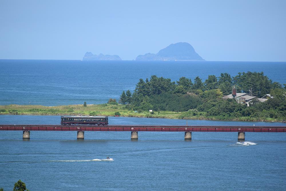 由良川橋梁（ゆらがわきょうりょう）＜画像提供：WILLER TRAINS（京都丹後鉄道）＞